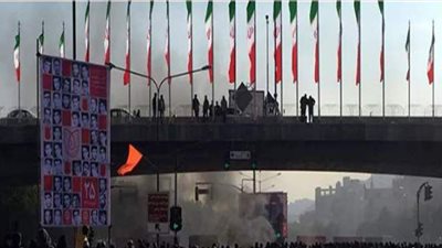 احتجاجات وإضرابات لعمال مصافي النفط وقطاع البتروكيماويات في إيران