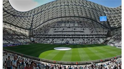 رجل أعمال تونسي يعرض شراء ملعب 