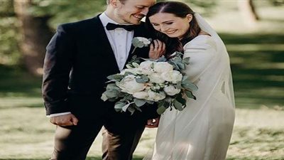 بعد علاقة 16 عاما.. رئيسة وزراء فنلندا تتزوج من والد ابنتها