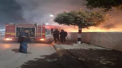 السيطرة على حريق  بطريق السكة الحديد  بقليوب|  صور