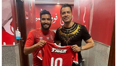 حسن شاكوش ينشر صورة مع صالح جمعة: حبيب قلبي