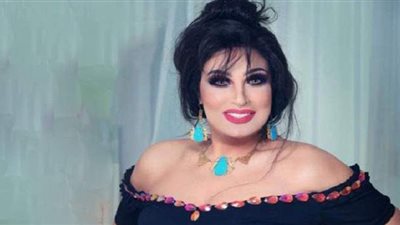 فيفي عبده تنشر صورة جديدة على البحر