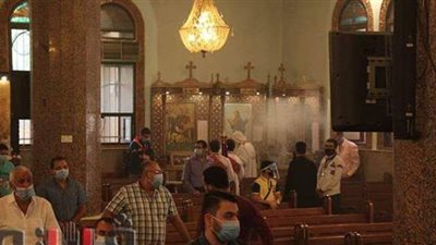 15 صورة ترصد التزام الأقباط بالإجراءات الوقائية لحضور القداسات في قنا