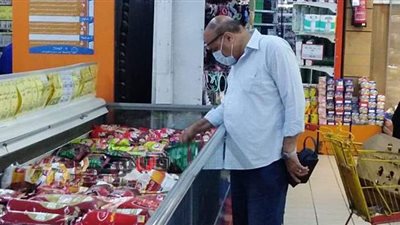 وكيل تموين الإسكندرية يقود حملة على سلسة محلات تجارية | صور