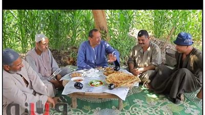 فطير مشلتت وعلم مصر  بالمقلوب..  أغرب طرق الدعاية لمرشحي مجلس الشيوخ بالمنوفية