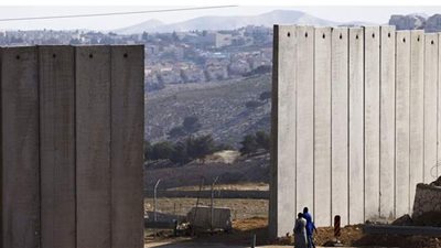 الأسير الفلسطيني خليل أبو عرام يطالب بلقاء نجله المعتقل إداريا