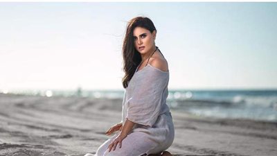 رشا مهدي تتألق في جلسة تصوير بإطلالة صيفية