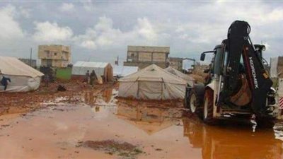 مصرع 17 شخصا وانهيار سدود وغرق مركب تقل عروسين في سيول باليمن | فيديو وصور