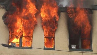 حريق يلتهم محتويات  3 منازل بـ