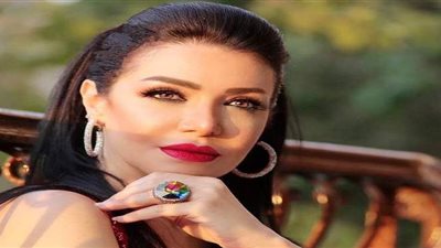 لقاء سويدان تفتتح عروض مسرحيتها الجديدة 