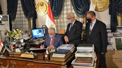 التعليم تعتمد نتيجة الثانوية العامة بنسبة نجاح 81.4%.. عدد الأوائل 43 طالبا.. وطارق شوقي: مناهج العام المقبل إلكترونية