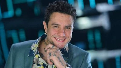 أحمد الفيشاوي في طريقه لمشاهدة فيلم 