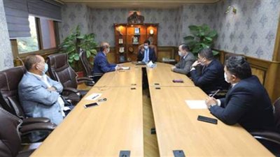 وزير الرياضة يلتقي رئيس اتحاد التجديف لمناقشة خطة النشاط