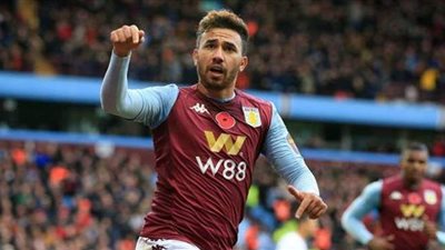 تريزيجيه يقضي إجازته بالساحل الشمالي قبل السفر لإنجلترا