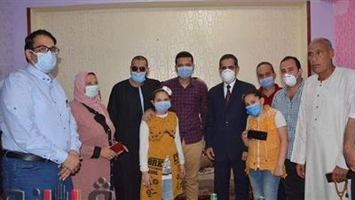 محافظ الغربية في زيارة لأوائل الثانوية العامة لتهنئتهم | صور