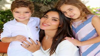 نادين نجيم تخضع لعملية جراحية في وجهها بعد تحطم منزلها في بيروت