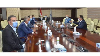 وزير الإسكان يستعرض آليات تطوير مدينة 