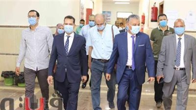 رئيس جامعة جنوب الوادى يواصل جولاته التفقدية للامتحانات | صور