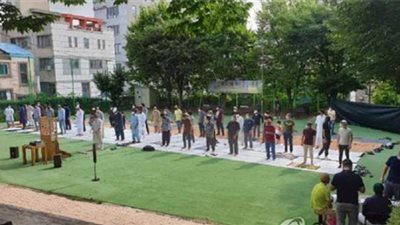 بعد صلاة عيد الأضحى.. اكتشاف إصابات جماعية بكورونا في مدينة كورية