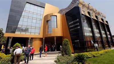 أحمد حسن يطالب اللجنة الخماسية بتكريم الأطباء في مباريات الدوري