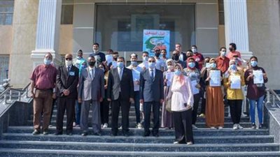 محافظ الإسكندرية يسلم ٢٨ خطاب عمل لذوي الهمم