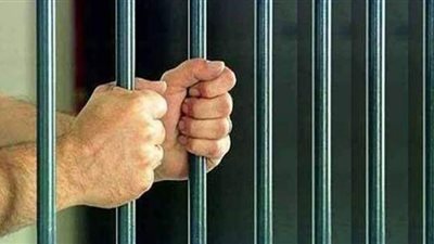 حبس عاطل لسرقته مسنة في النزهة