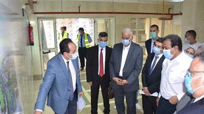 وزير التعليم العالي يتفقد مستشفى برج العرب لعلاج السرطان