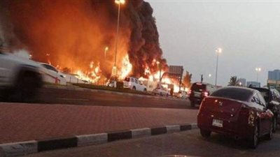 الدفاع المدني الإماراتي يجري عمليات تبريد حريق عجمان | فيديو