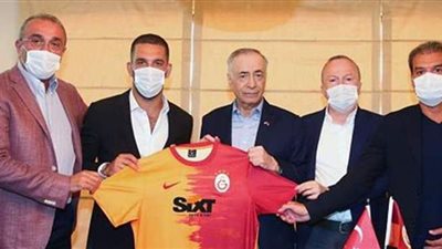 أردا توران يعود إلى جالطة سراي