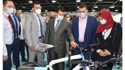 أشرف صبحي يدعو الشباب للمشاركة في ماراثون الدراجات الهوائية من أمام إستاد القاهرة