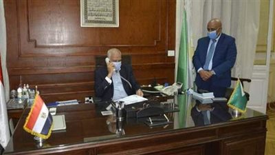 محافظ الجيزة يهنئ الطالبة الحاصلة على المركز الأول بالثانوية العامة مكفوفين