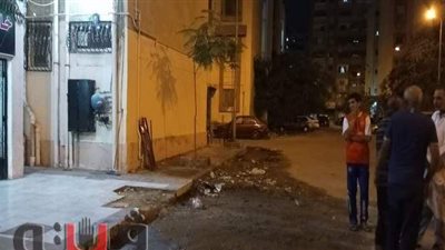 إصلاح ماسورة مياه عمومية مكسورة بضواحي بورسعيد | صور