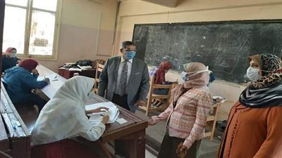 نائب رئيس جامعة بنها يتفقد الامتحانات بكلية التربية النوعية و معهد التمريض