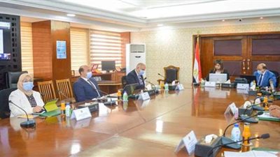 نيفين جامع: إتاحة فرص عمل لائقة للعائدين من الخارج في المشروعات القومية