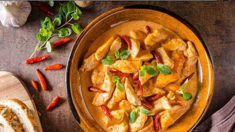صدور الدجاج بالكاري