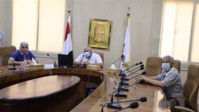 محافظ الوادي الجديد يتابع استعدادات انتخابات الشيوخ وملف التصالح في مخالفات البناء