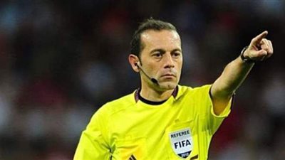 التركي شاكير حكمًا لموقعة برشلونة ونابولي