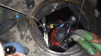 التصريح بدفن جثتي عاملين سقطا في بالوعة صرف صحي بالمنوفية