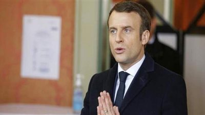 ماكرون يودع بيروت الجريحة بحزمة وعود