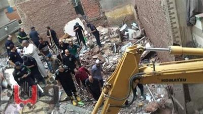 قوات الدفاع المدني تنقذ اثنين من سكان العقار المنهار بالمحلة