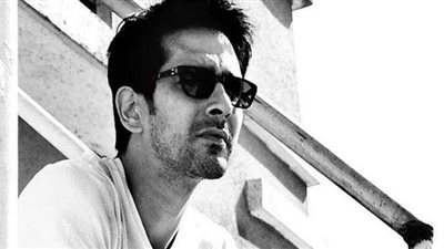 العثور على جثة الممثل الهندي سمير شارما معلقة في سقف منزله