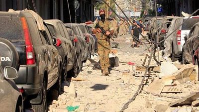 الرئيس الفرنسي يزور موقع انفجار بيروت