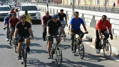 وزير الرياضة يشارك ٥٠٠ متسابق من الشباب في ماراثون الدراجات الهوائية