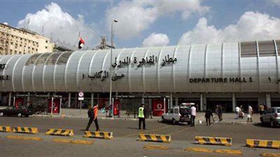 استعجال تقرير اللجنة الأثرية لعملات حاول راكب تهريبها في مطار القاهرة