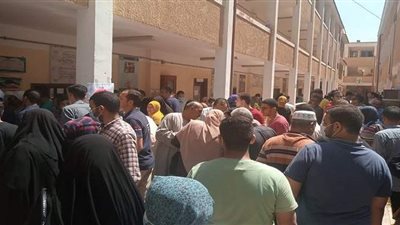 تكدس وازدحام خلال تلقي تظلمات الثانوية العامة بالقليوبية  | صور