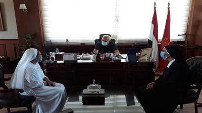 محافظ بورسعيد يستقبل مدير مدرسة الراهبات الفرنسيسكان