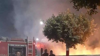 السيطرة على حريق هائل  بمخزن كرتون في المنطقة الصناعية بالمنوفية