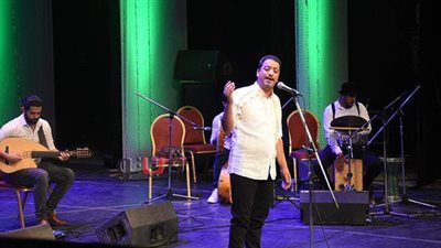 وسط إجراءات احترازية.. علي الهلباوي يطرب جمهور أوبرا الإسكندرية بـ