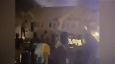 تفاصيل انشطار طائرة ركاب هندية لدى هبوطها وسقوط ضحايا| فيديو
