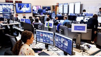 فيس بوك تمنح كل موظف 1000 دولار  للعمل من المنزل حتى يوليو 2021